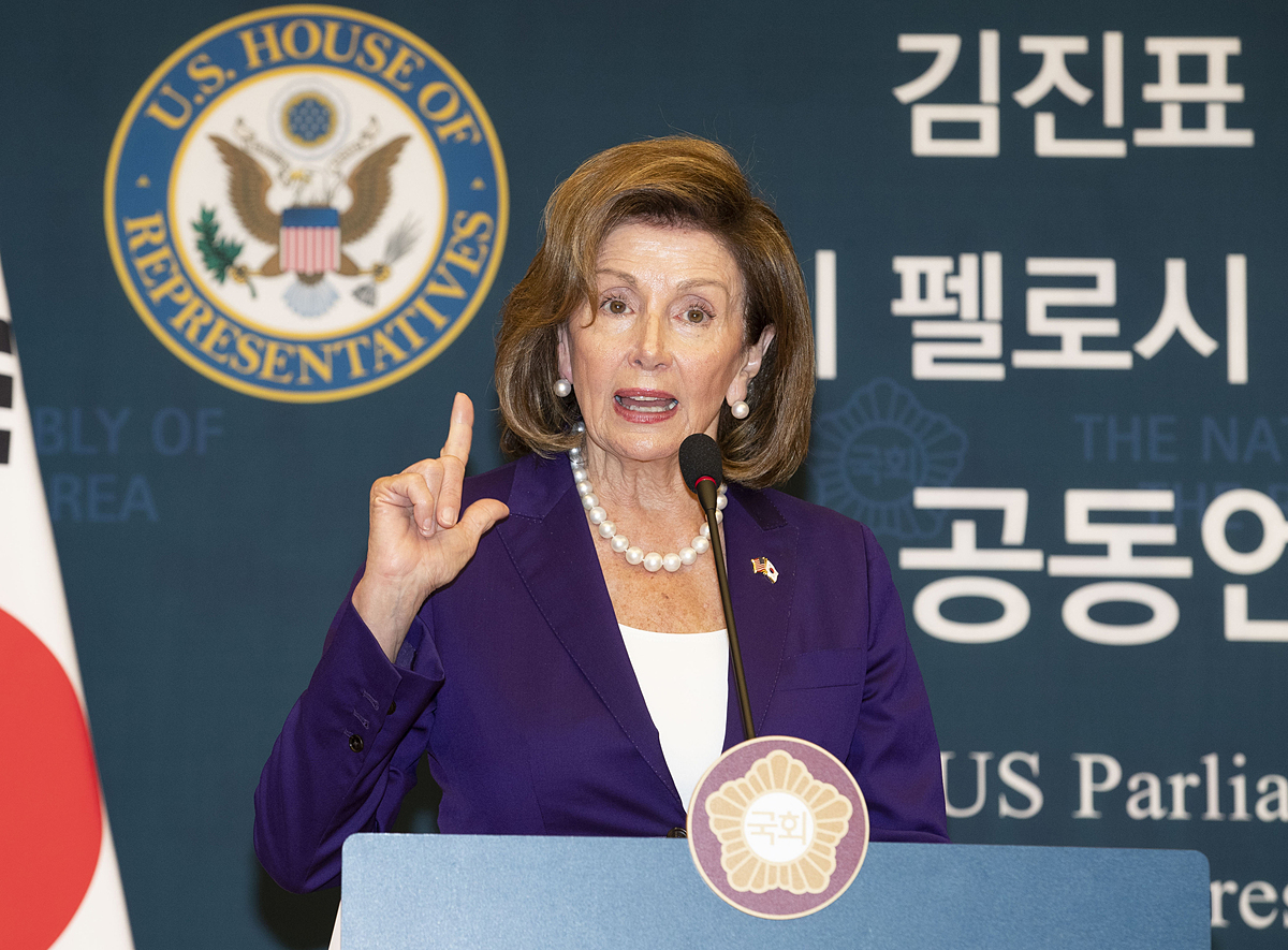 Chủ tịch Hạ viện Mỹ Nancy Pelosi phát biểu tại cuộc họp báo ở quốc hội Hàn Quốc ngày 4/8. Ảnh: AFP.