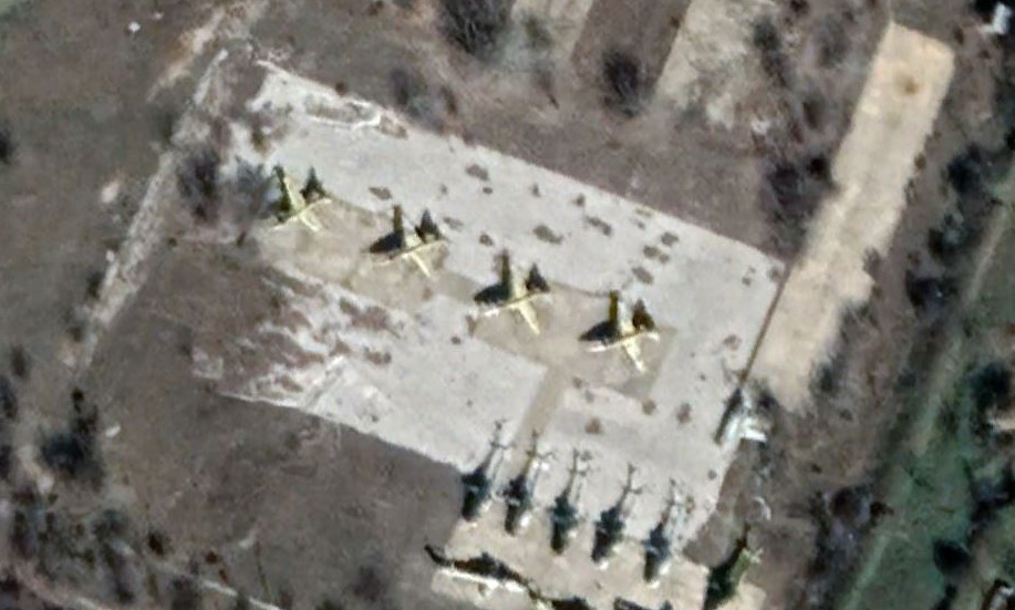 4 cường kích Su-25 tại căn cứ Petrovec của Bắc Macedonia hồi tháng 2. Ảnh: Google Earth.