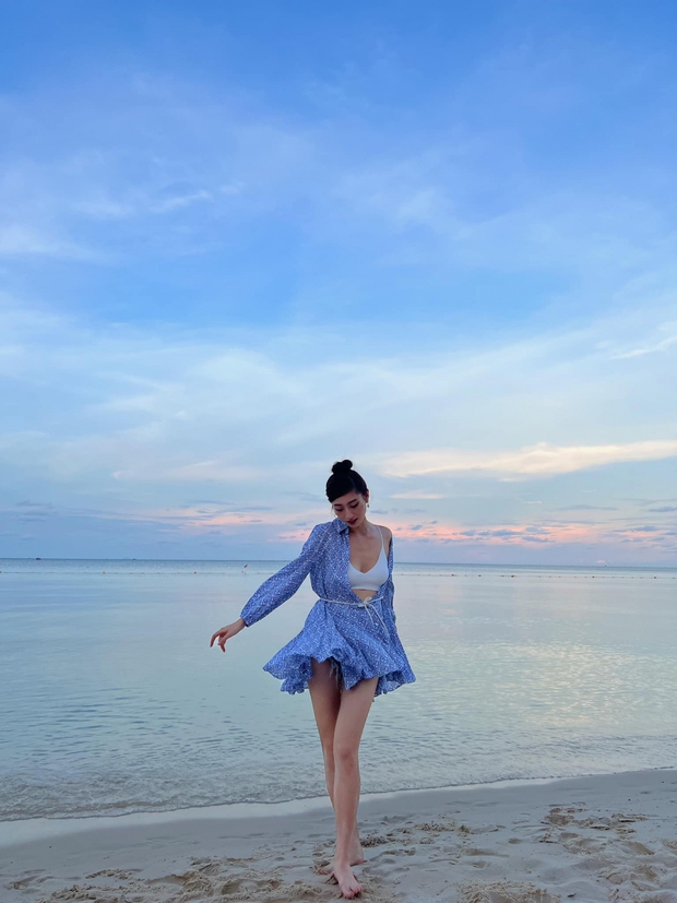 Hoa hậu Lương Thùy Linh khoe sắc vóc quyến rũ trên bãi biển - Ảnh 3.