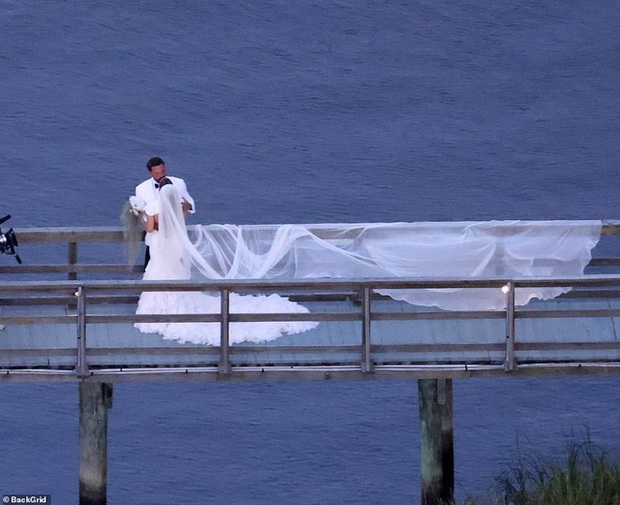 Toàn cảnh đám cưới xa hoa tại đồn điền 8,9 triệu USD của Ben Affleck - Ảnh 11.