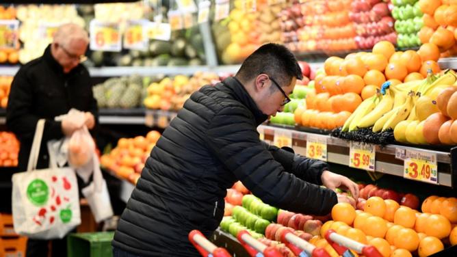 Research shows climate change may cause localised food price increases and diminished food quality. (Joel Carrett/AAP PHOTOS)