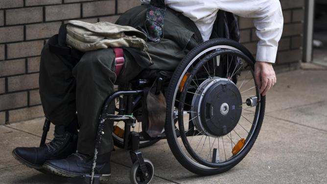 About six per cent of the national Disability Employment Services program will be discontinued. (Lukas Coch/AAP PHOTOS)