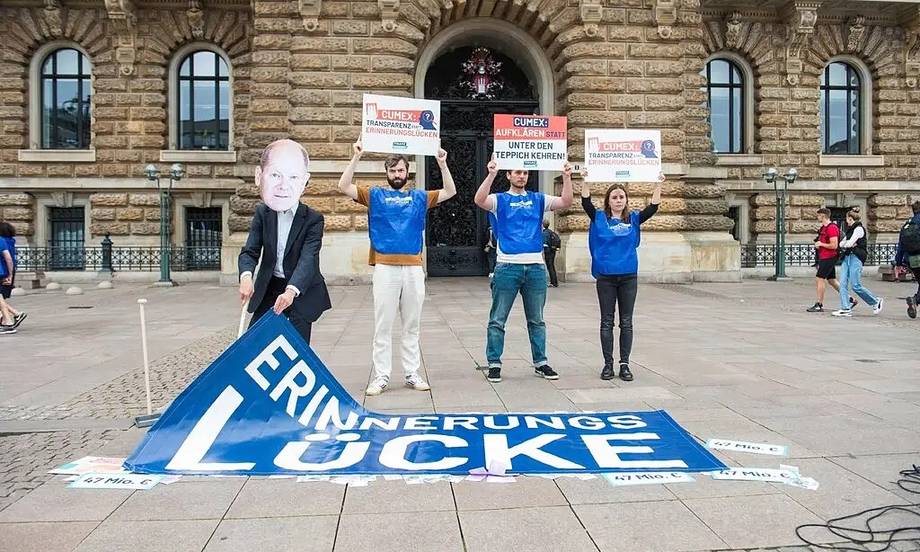 Người dân biểu tình phản đối Thủ tướng Scholz tại Hamburg, Đức hôm 19/8. Ảnh: AFP.