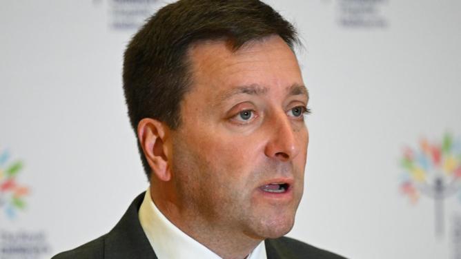 Opposition Leader Matthew Guy has vowed to build a new children's hospital in Melbourne's west. (James Ross/AAP PHOTOS)
