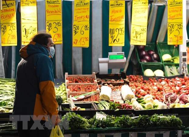 Lam phat tang cao dang dien ra tren dien rong va keo dai hinh anh 1