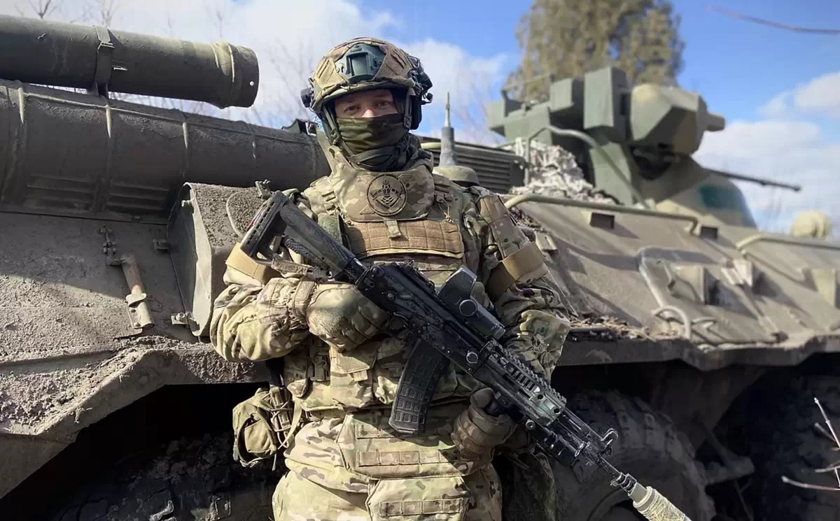 Lính Nga triển khai gần thành phố Maryinka thuộc tỉnh Donetsk hồi giữa tháng 3. Ảnh: RIA Novosti