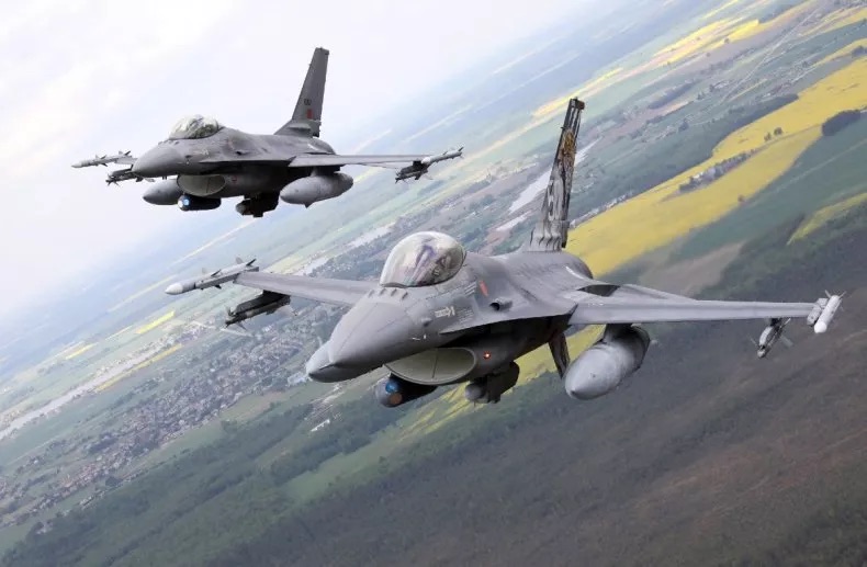 Tiêm kích F-16 thực hiện nhiệm vụ tại không phận Litva ngày 23/5. Ảnh: AFP
