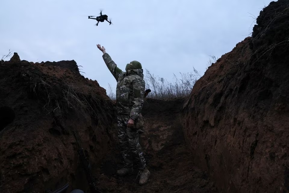 Lính Ukraine thử nghiệm UAV tại Bakhmut hồi tháng 11/2022. Ảnh: Reuters