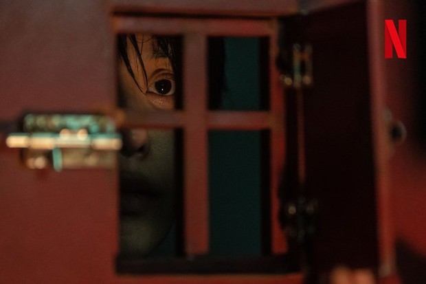 Mask Girl: Bộ phim đáng sợ nhất 2023, vén màn bí mật những cuộc đời méo mó - Ảnh 3.
