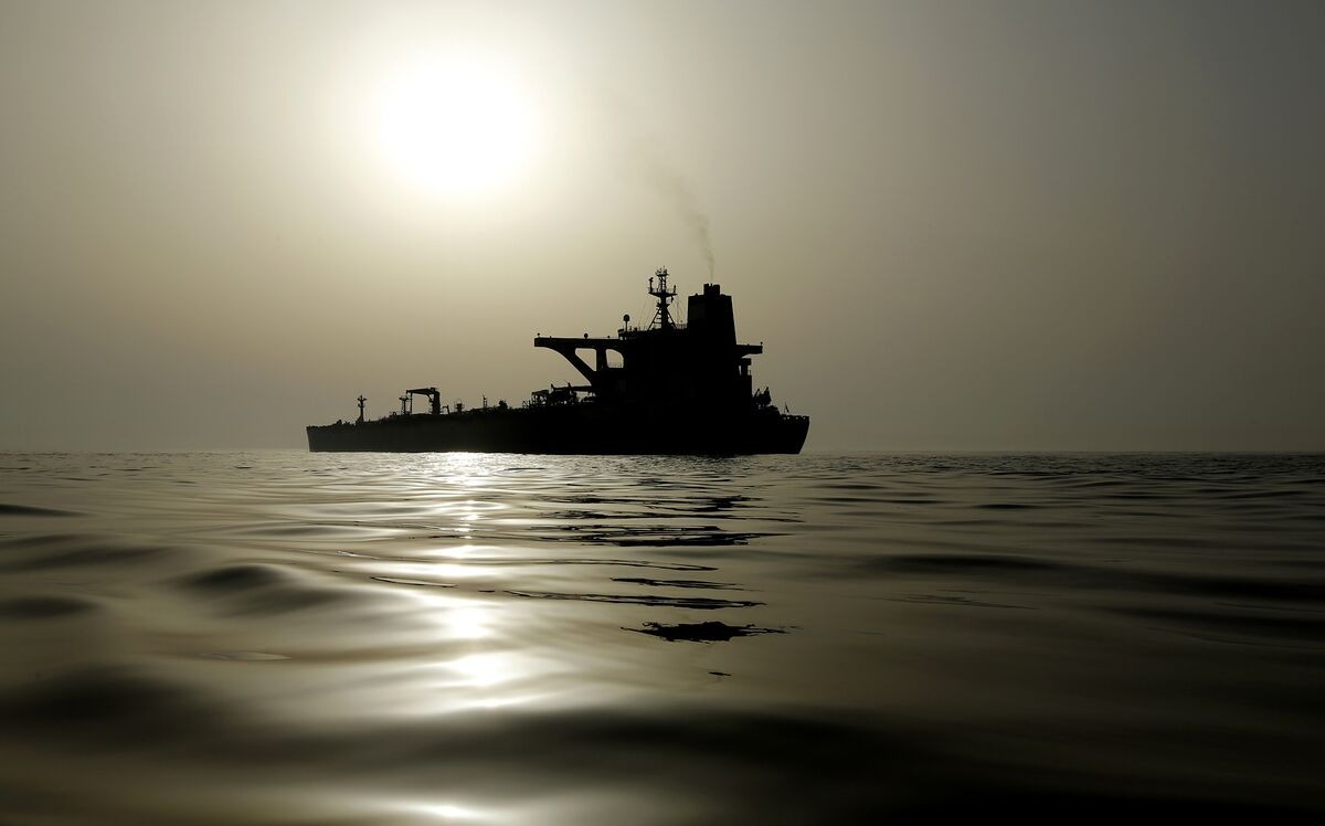 Tàu chở dầu Nga duy nhất rời cảng ở Biển Đen tuần trước. Ảnh: Bloomberg