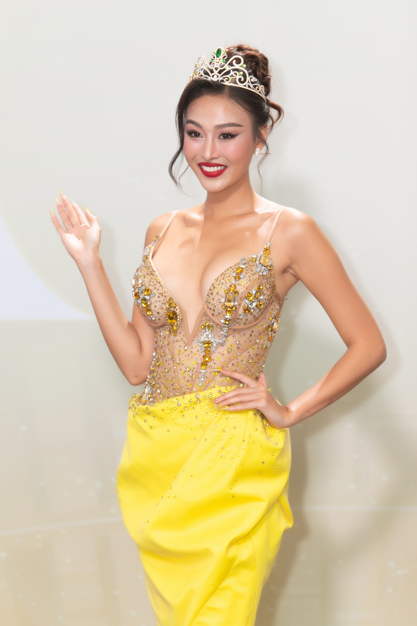 Dàn mỹ nhân khủng đổ bộ Chung khảo Miss Grand Vietnam 2023: Thiên Ân quyền lực, Phương Nhi hoá nữ thần - Ảnh 10.