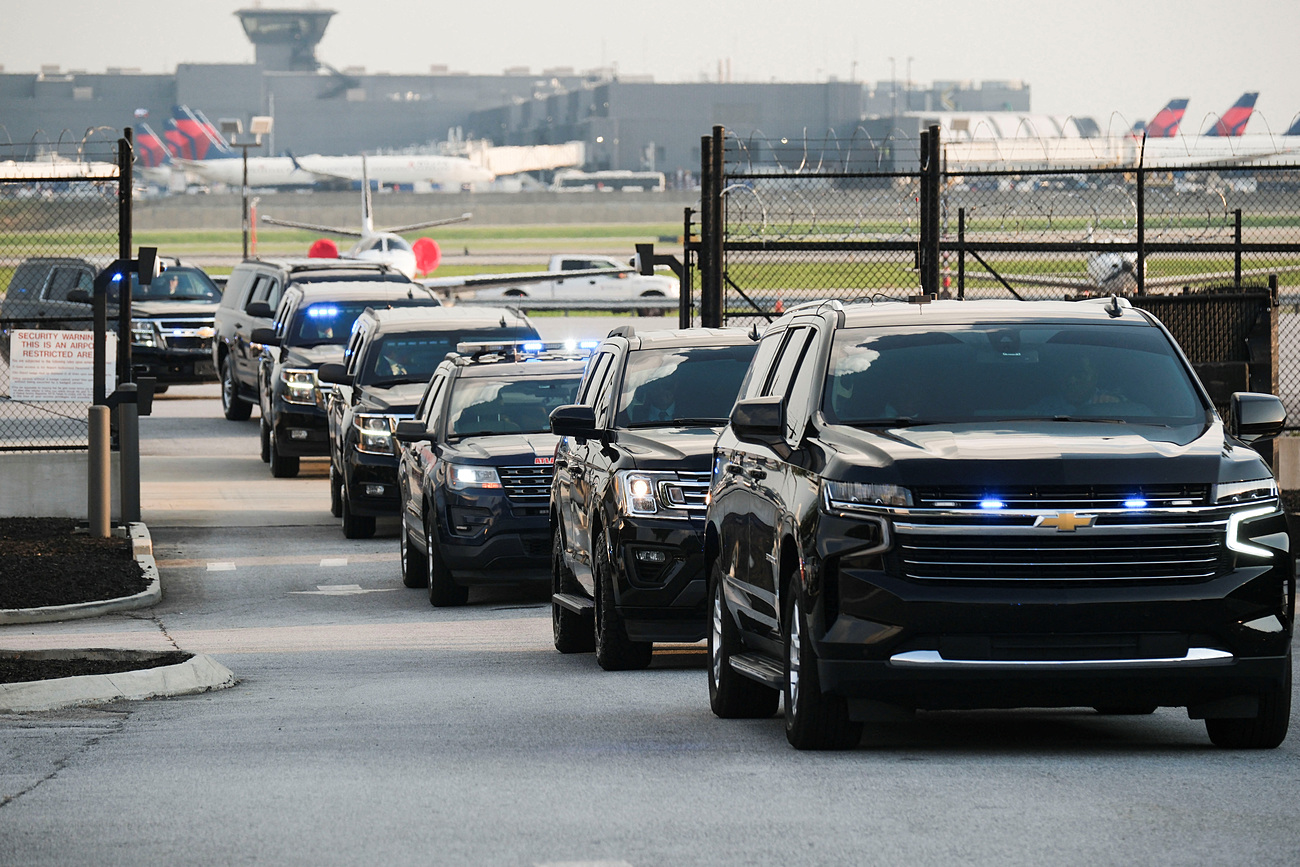 Đoàn xe của ông Trump rời sân bay Hartsfield-Jackson ở thành phố Atlanta, bang Georgia ngày 24/8. Ảnh: Reuters