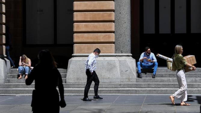 The gender pay gap has narrowed yet an average full time working woman still earns 13 per cent less. (Bianca De Marchi/AAP PHOTOS)