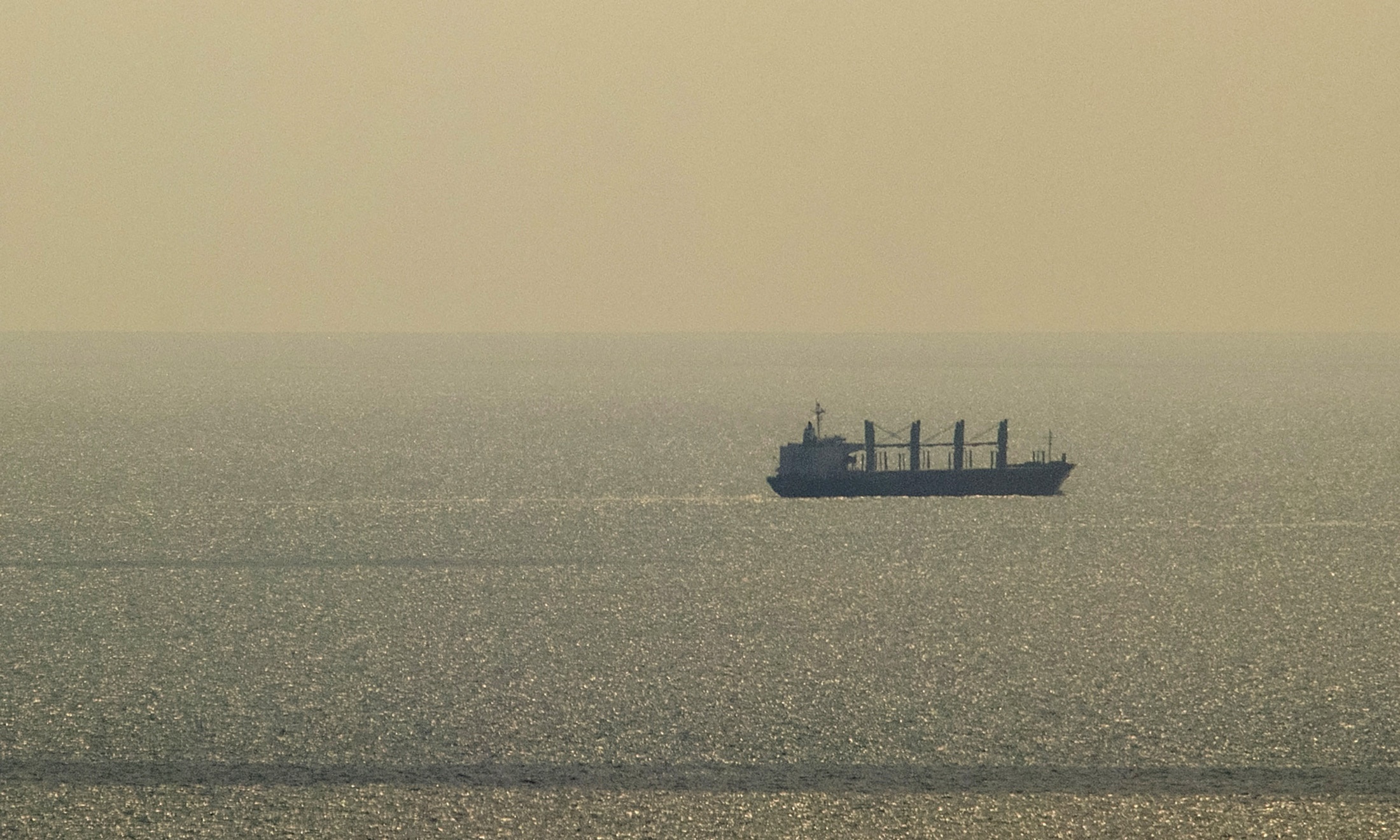 Tàu hàng PRIMUS đi về phía cảng Varna của Bulgaria trên Biển Đen ngày 26/8. Ảnh: AFP