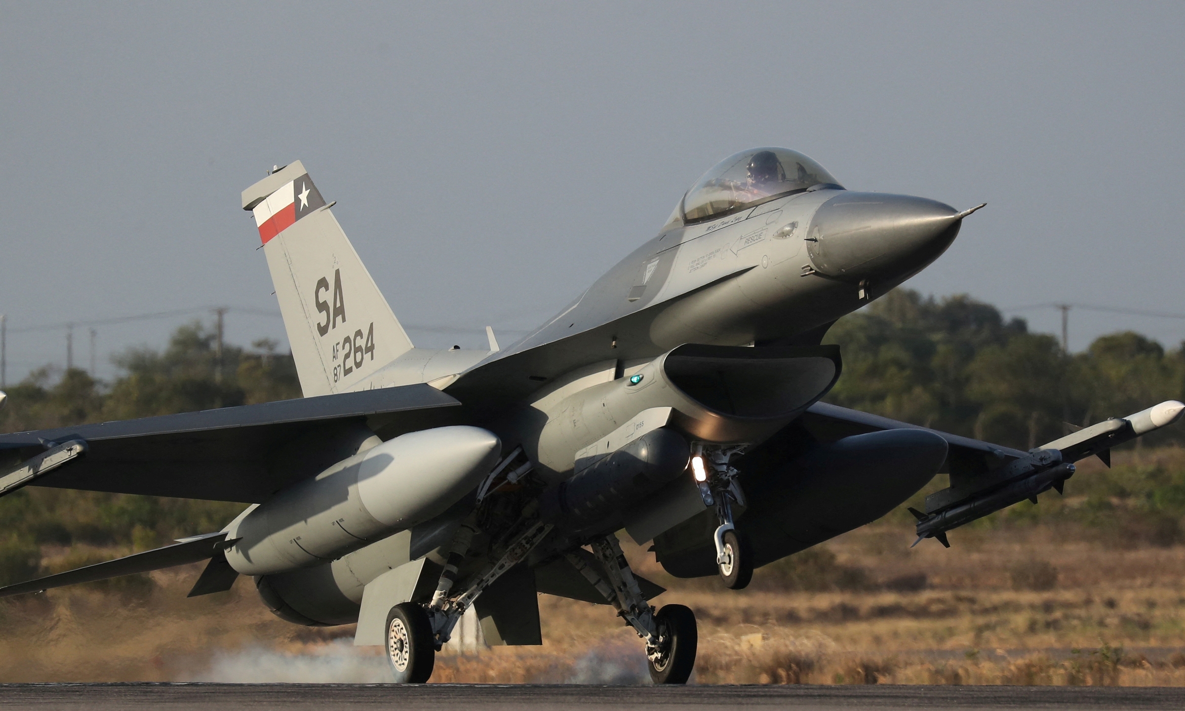 Tiêm kích F-16 của Không quân Mỹ cất cánh trong cuộc tập trận ở Natal, Brazil, hồi tháng 11/2018. Ảnh: Reuters