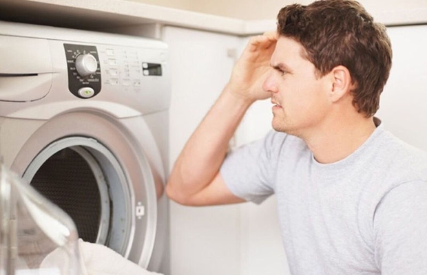 Máy giặt đột ngột mất điện khi đang hoạt động, gia chủ bối rối: Nên xử lý thế nào đây? - Ảnh 1.