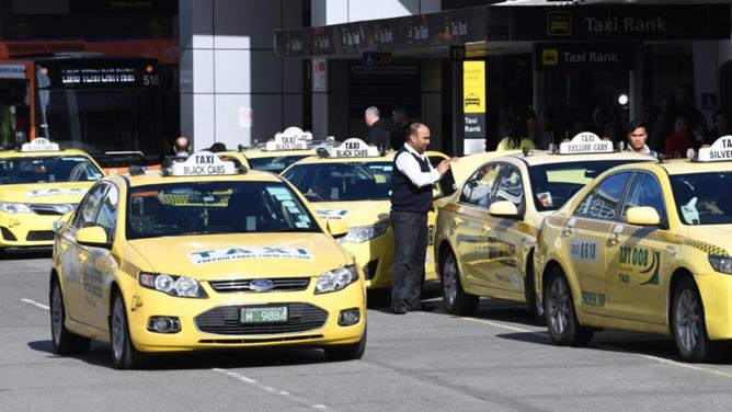 Victoria is updating regulations to ban taxi drivers from negotiating fares for unbooked trips. (Joe Castro/AAP PHOTOS)