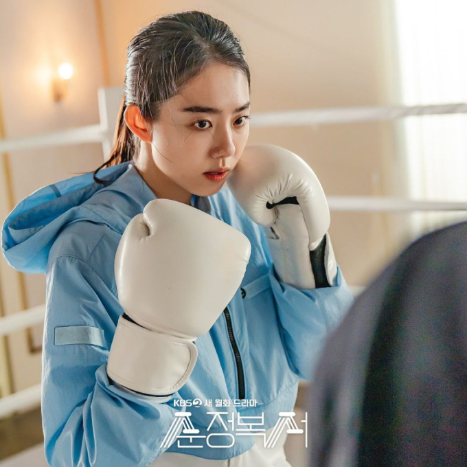 Sao nữ bị chê bai nhan sắc nhiều nhất hiện tại: Kém xinh lại thêm vóc dáng nhỏ con chẳng hợp vai? - Ảnh 2.