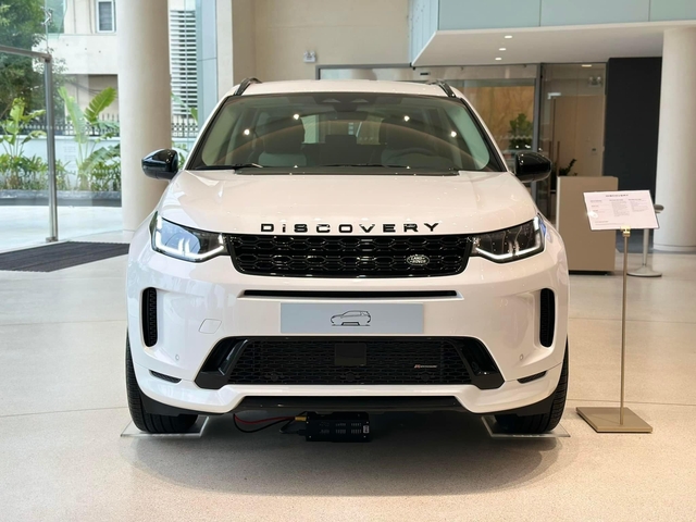 Mua Land Rover Discovery Sport hiện tiết kiệm hơn 420 triệu phí lăn bánh: Giá thực tế còn khoảng 3,1 tỷ, chỉ ngang Touareg- Ảnh 2.