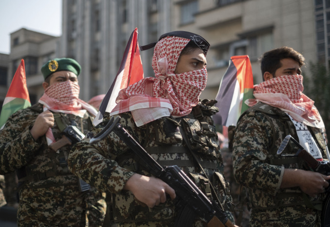 Các thành viên Vệ binh Cách mạng Hồi giáo (IRGC) duyệt binh tại Tehran vào tháng 11/2023. Ảnh: AFP