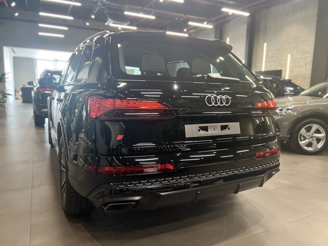 Audi Q7 2024 về đại lý: Thêm tính năng an toàn, giá từ 3,4 tỷ đồng, rẻ cả trăm triệu so với X5 và GLE- Ảnh 10.