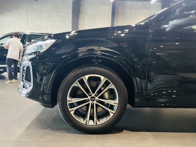 Audi Q7 2024 về đại lý: Thêm tính năng an toàn, giá từ 3,4 tỷ đồng, rẻ cả trăm triệu so với X5 và GLE- Ảnh 11.