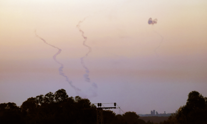 Hệ thống Vòm Sắt Israel đánh chặn rocket phóng từ Gaza hồi tháng 6. Ảnh: AFP