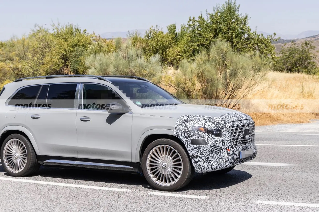 Mercedes-Maybach GLS 2026 bị bắt gặp chạy thử: Lộ gần hết chi tiết, thay đổi bên ngoài không đáng kể, dự kiến thêm màn hình cho ghế phụ- Ảnh 3.