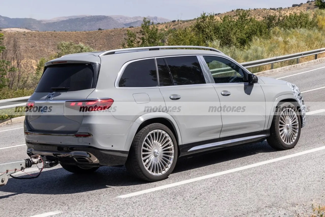 Mercedes-Maybach GLS 2026 bị bắt gặp chạy thử: Lộ gần hết chi tiết, thay đổi bên ngoài không đáng kể, dự kiến thêm màn hình cho ghế phụ- Ảnh 5.