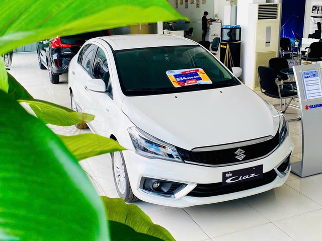 Suzuki Ciaz giảm gần 100 triệu tại đại lý, giá thực tế rẻ ngang Hyundai i10, năm sản xuất có thể khiến nhiều người cân nhắc lại- Ảnh 5.