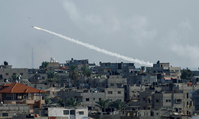 Rocket phóng từ Dải Gaza vào Israel tháng 10/2023. Ảnh: Reuters