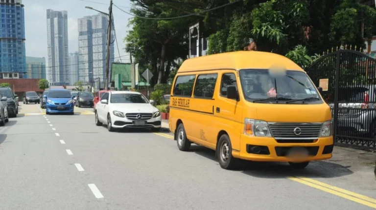 Con tử vong do bị bỏ quên trên xe buýt, mẹ tiết lộ tin chấn động- Ảnh 1. Con tử vong do bị bỏ quên trên xe buýt, mẹ tiết lộ tin chấn động- Ảnh 1.