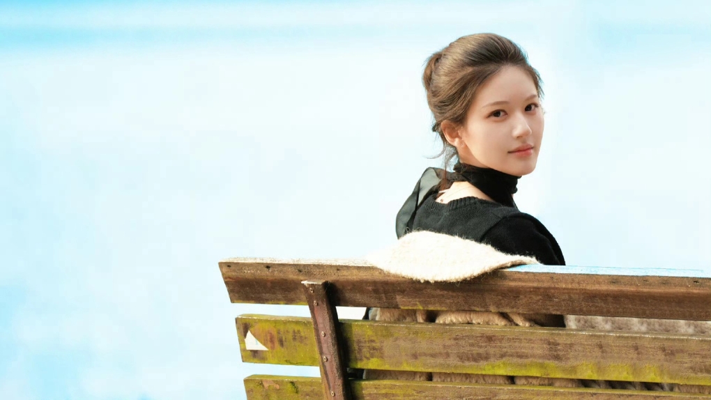 Triệu Lộ Tư ghi hình phim Người yêu cuối năm 2024. Ảnh: QQ