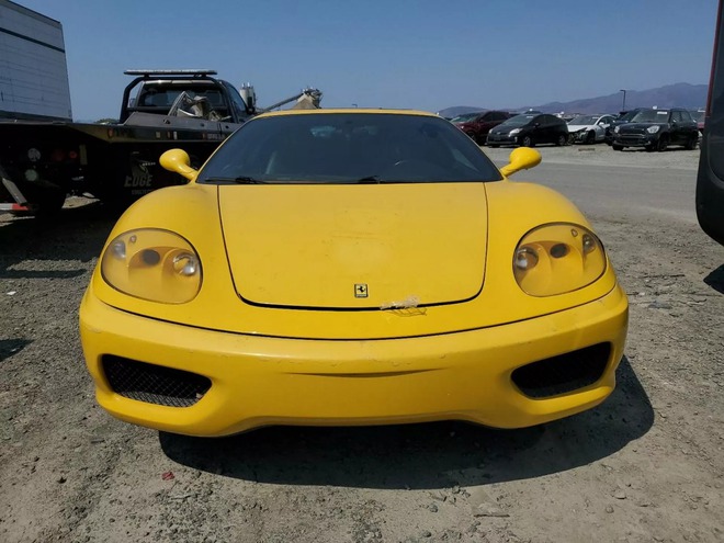 Chiếc Ferrari này nhìn thì hay nhưng rao bán mãi nhiều năm không được, lý do lại đến từ bản độ cực kỳ tâm huyết và độc đáo- Ảnh 4.