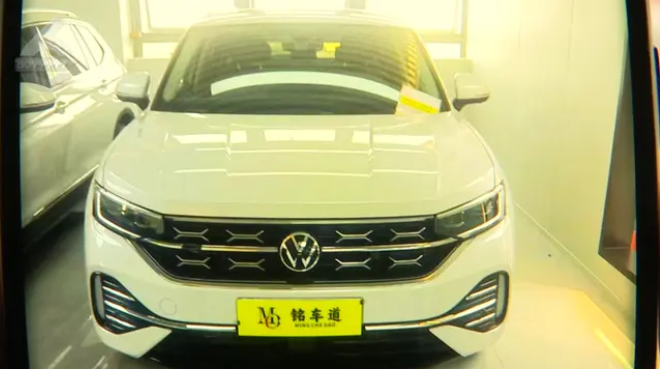 Người đàn ông mua ô tô 340 triệu đồng qua livestream, 12 ngày sau chủ cũ đòi lại, cửa hàng từ chối hoàn tiền: "hợp đồng đã miễn trừ trách nhiệm"- Ảnh 1. Người đàn ông mua ô tô 340 triệu đồng qua livestream, 12 ngày sau chủ cũ đòi lại, cửa hàng từ chối hoàn tiền: "hợp đồng đã miễn trừ trách nhiệm"- Ảnh 1.