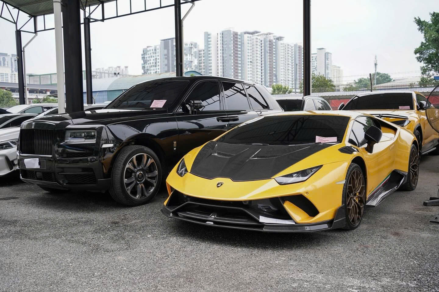Siêu xe Lamborghini, Rolls-Royce, Aston Aston Martin... bị tịch thu vì không nộp thuế đường bộ, không mua bảo hiểm...- Ảnh 3.