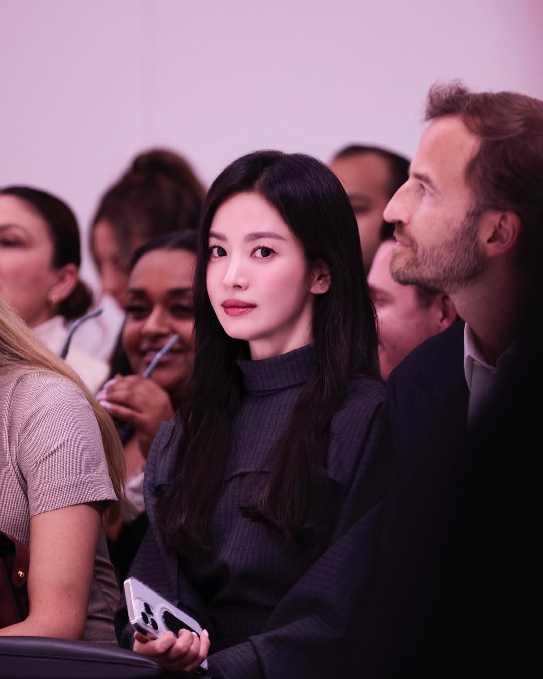 Mỹ nhân này là ai mà giống Song Hye Kyo đến vậy?- Ảnh 11.