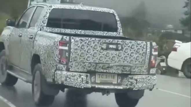 Toyota Hilux 2026 lộ thêm thông tin: Nội thất 'lột xác', màn hình lớn, có tính năng học từ Ranger- Ảnh 7. Toyota Hilux 2026 lộ thêm thông tin: Nội thất 'lột xác', màn hình lớn, có tính năng học từ Ranger- Ảnh 7.