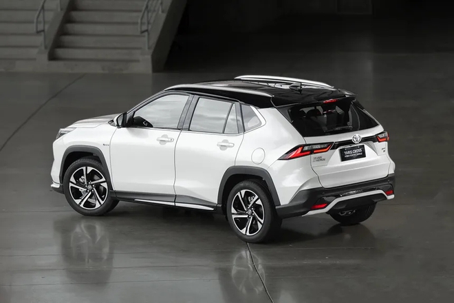 Toyota Yaris Cross thêm bản thể thao mới: Bodykit hầm hố, cánh gió lớn, gương tích hợp màn hình như Range Rover- Ảnh 4.