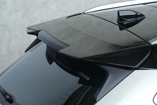 Toyota Yaris Cross thêm bản thể thao mới: Bodykit hầm hố, cánh gió lớn, gương tích hợp màn hình như Range Rover- Ảnh 6.