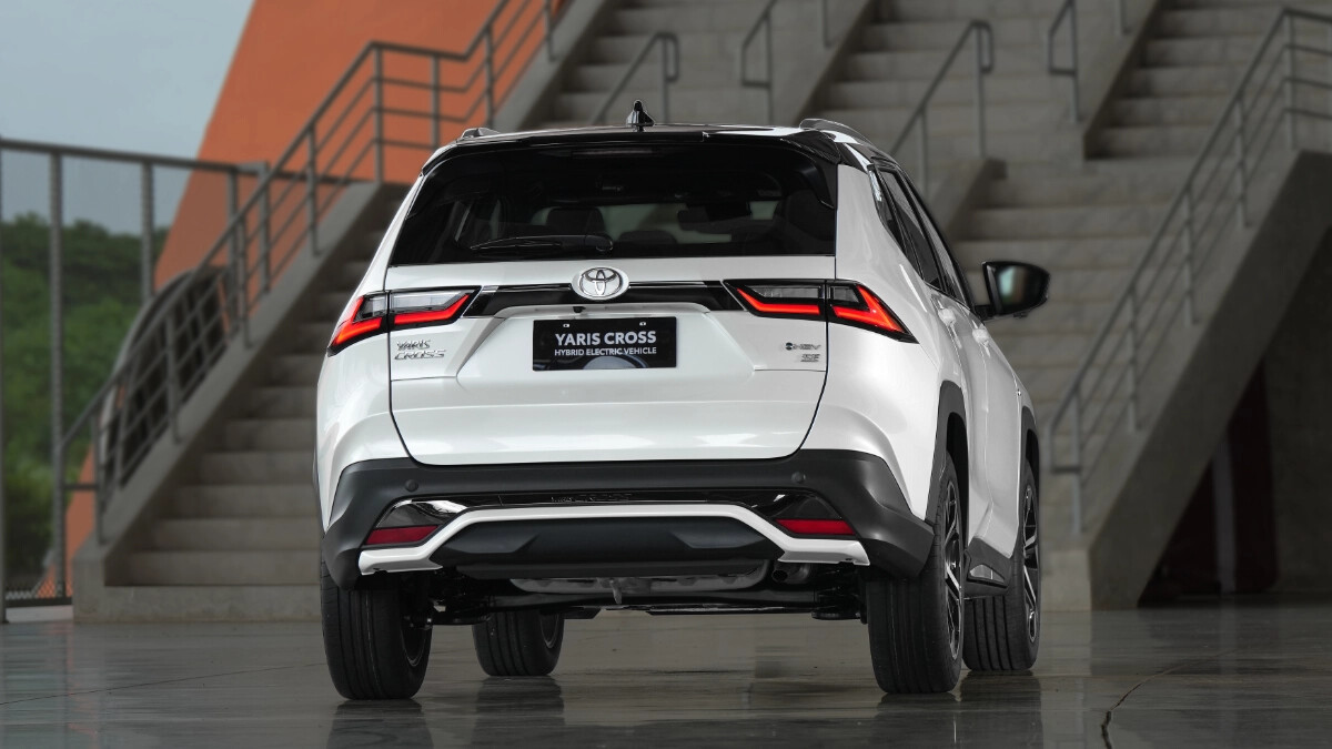 Toyota Yaris Cross thêm bản thể thao mới: Bodykit hầm hố, cánh gió lớn, gương tích hợp màn hình như Range Rover- Ảnh 10.