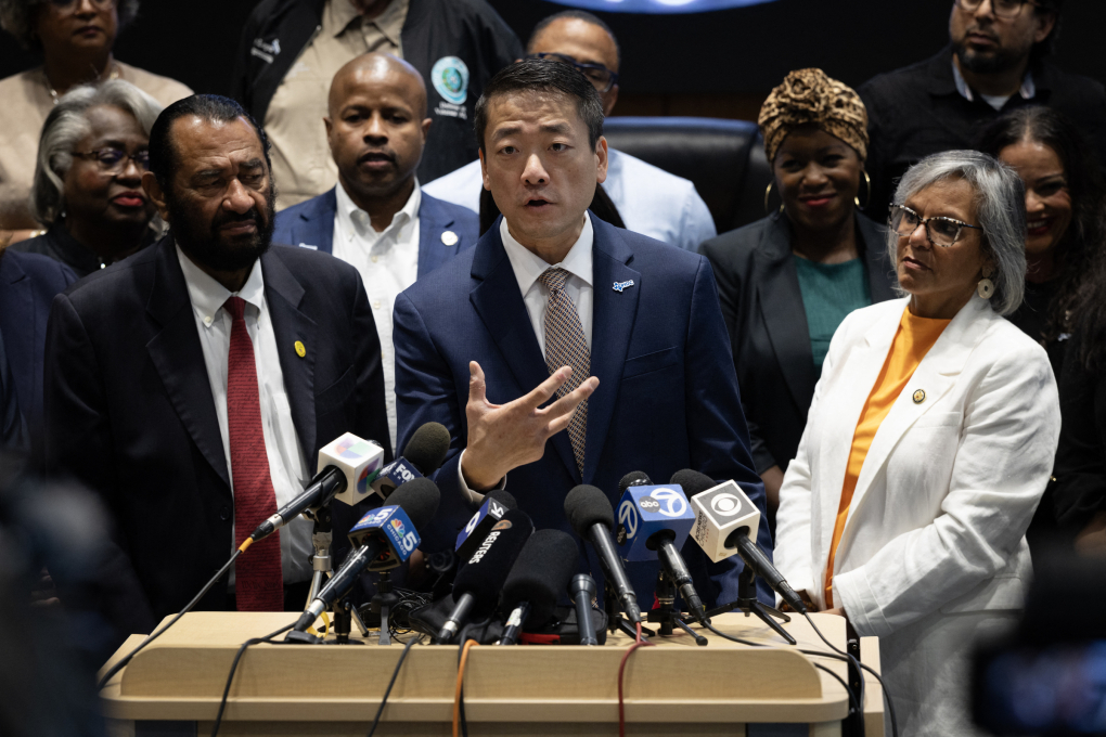 Gene Wu, lãnh đạo Dân chủ tại Hạ viện Texas, phát biểu ở bang Illinois ngày 4/8. Ảnh: AFP