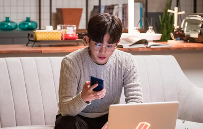 Tôi sững người khi phát hiện gửi nhầm tin nhắn cho vợ cũ. (Ảnh minh họa)