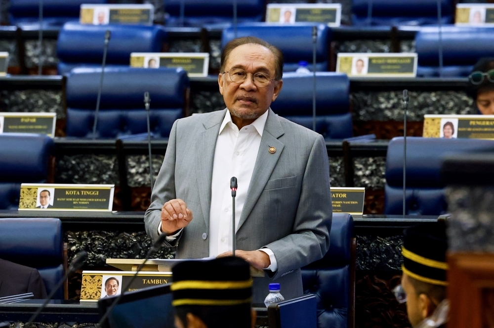 Thủ tướng Malaysia Anwar Ibrahim phát biểu ngày 5/8 tại tòa nhà quốc hội, Kuala Lumpur. Ảnh: Bernama