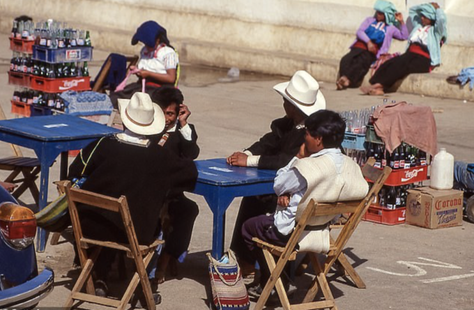 Tại thị trấn San Cristobal de las Casas, nỗi ám ảnh đã vượt qua tầm kiểm soát, với một số người dân uống đến hai lít Coca-Cola mỗi ngày. Ảnh: G.T