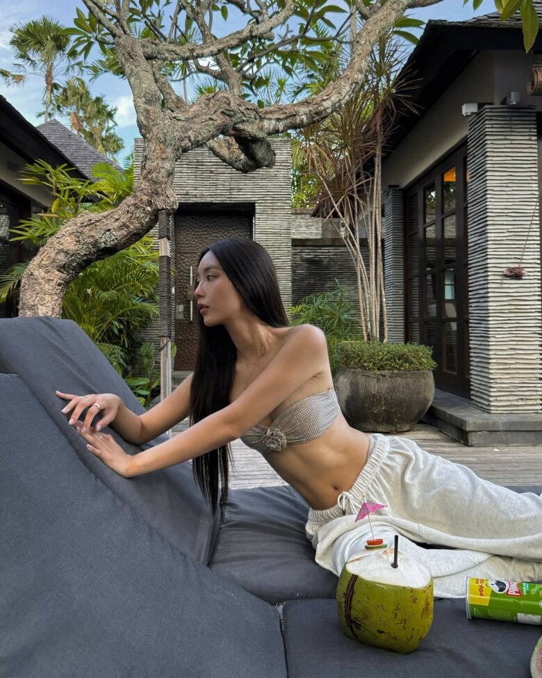 Mặc đồ bơi thế nào để che khuyết điểm mà vẫn nổi bật? 7 gợi ý outfit giúp bạn amp;#34;hack dángamp;#34; cực đỉnh mùa hè này - 6