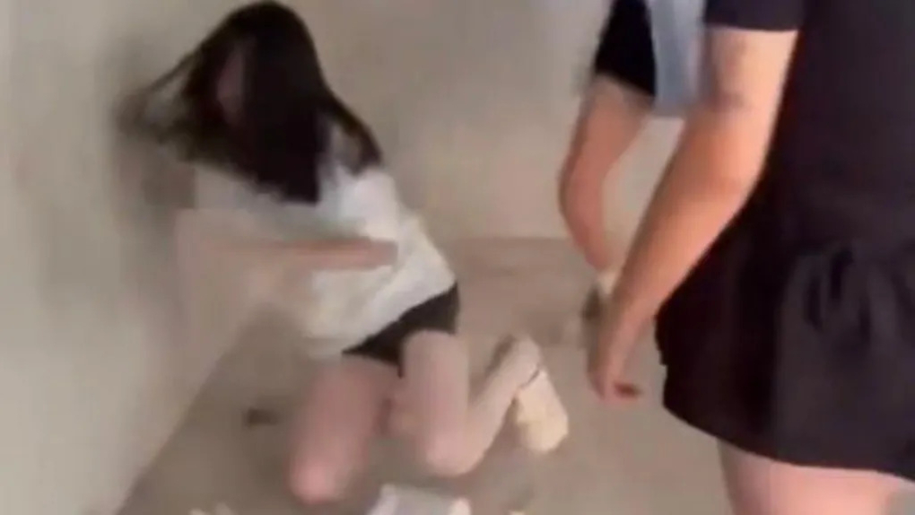 Nữ sinh 14 tuổi bị bạo hành ở Giang Du, Tứ Xuyên. Ảnh: BBC