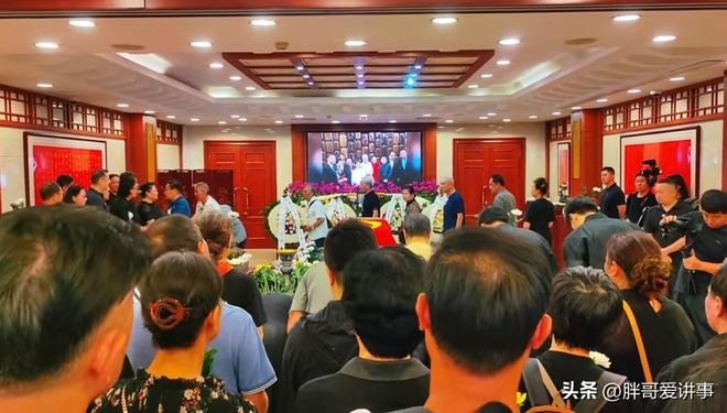 Lục Tiểu Linh Đồng đến viếng amp;#39;Phật Tổ Như Laiamp;#39; Chu Long Quảng - 1