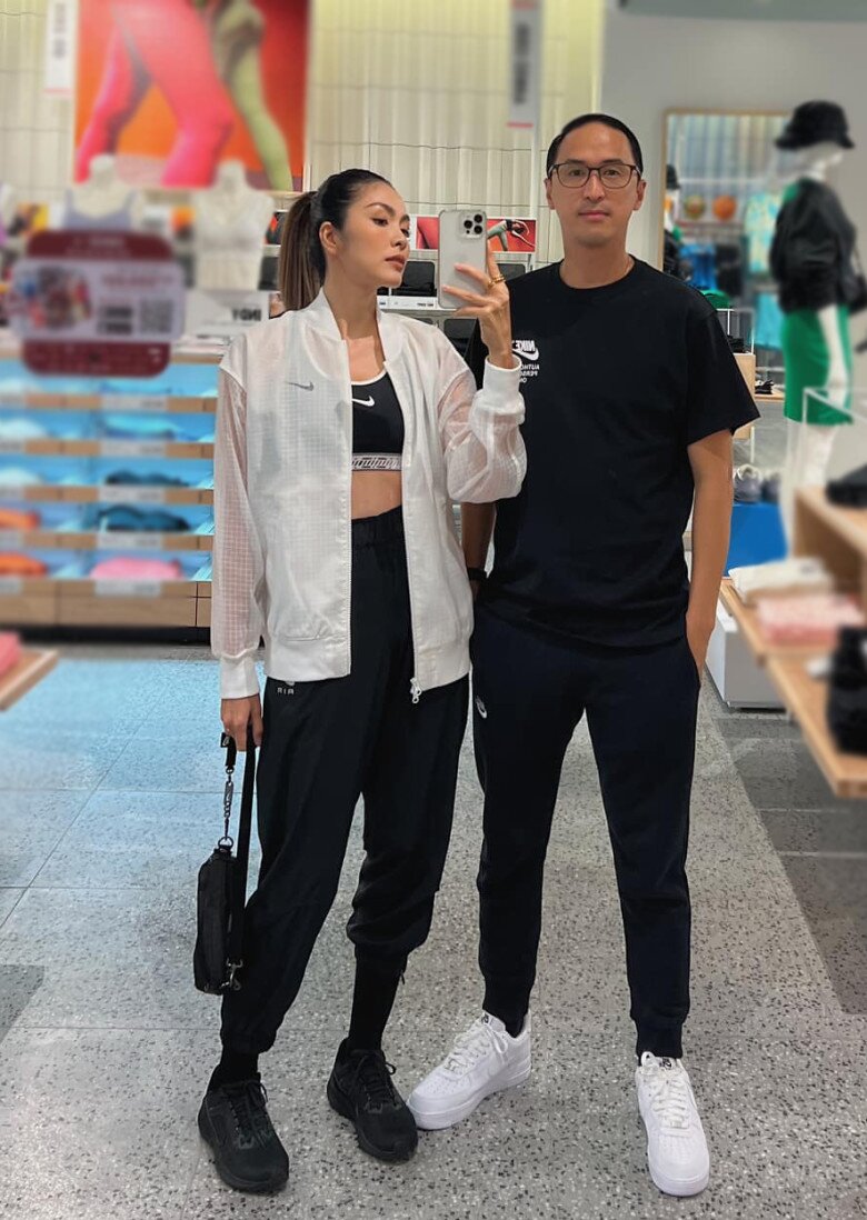 Thiếu gia Louis Nguyễn thường mất tự nhiên mỗi khi đứng trước ống kính.