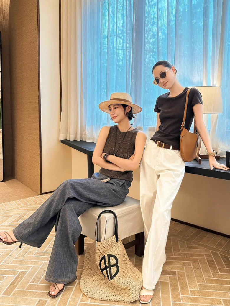 Tông trung tính như đen, trắng, be kết hợp khéo léo không hề đơn điệu mà còn toát lên vẻ thượng lưu.